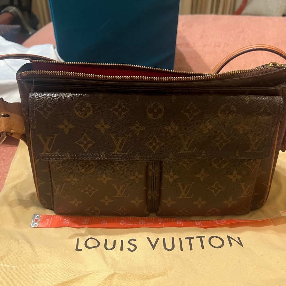 LOUIS VUITTON Monogram Viva-Cite GM